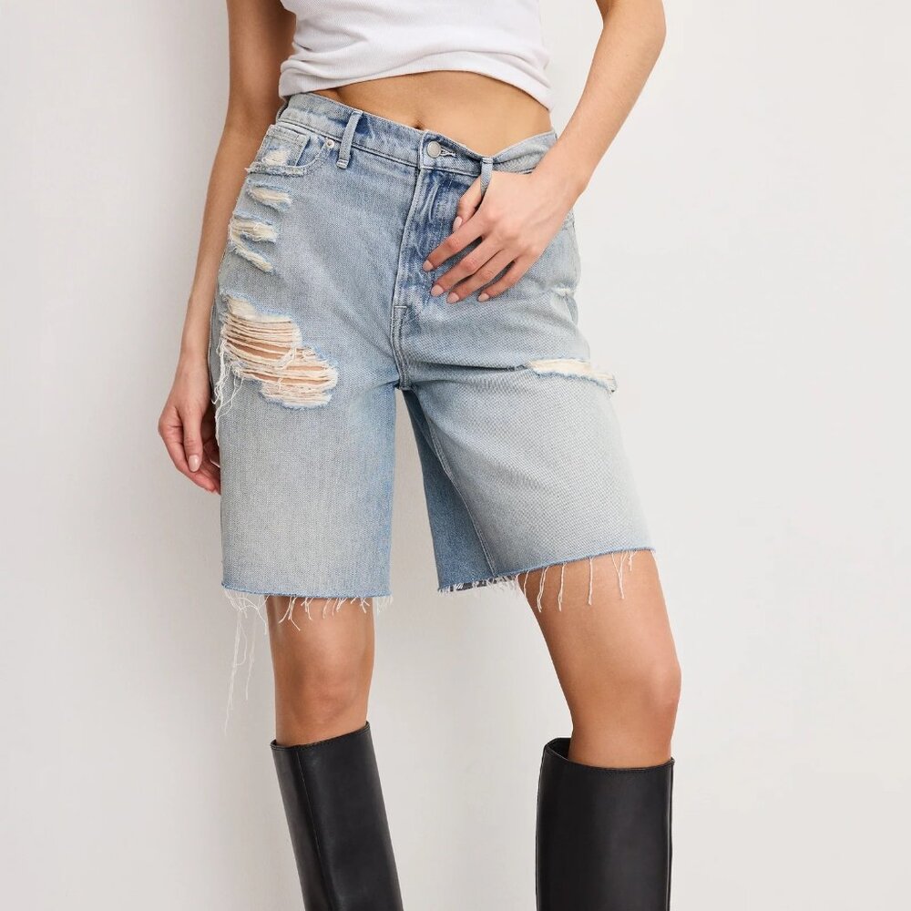 Good American Good Extreme Barrel Shorts in Indigo809: Size 15/Plus